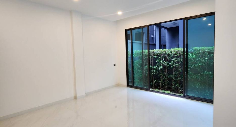 À vendre 4 chambres maison à Bang Kapi, Bangkok