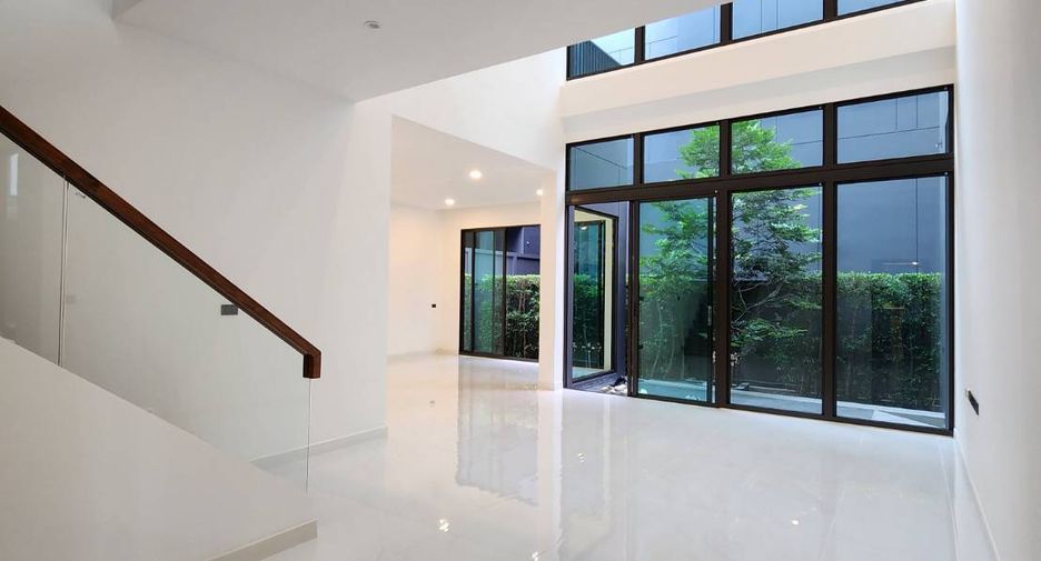 À vendre 4 chambres maison à Bang Kapi, Bangkok