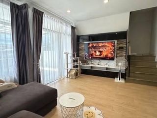 Reihenhaus zum Kauf mit 3 Zimmer in Saphan Sung, Bangkok