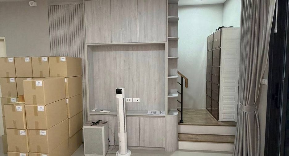 For sale 3 bedrooms townhouse in Prawet, Bangkok