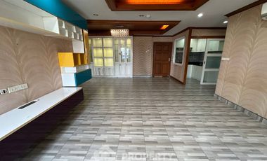 Wohnung zum Kauf mit 3 Zimmer in Bang Rak, Bangkok