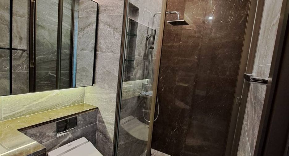For sale 1 bed condo in Khlong Toei, Bangkok