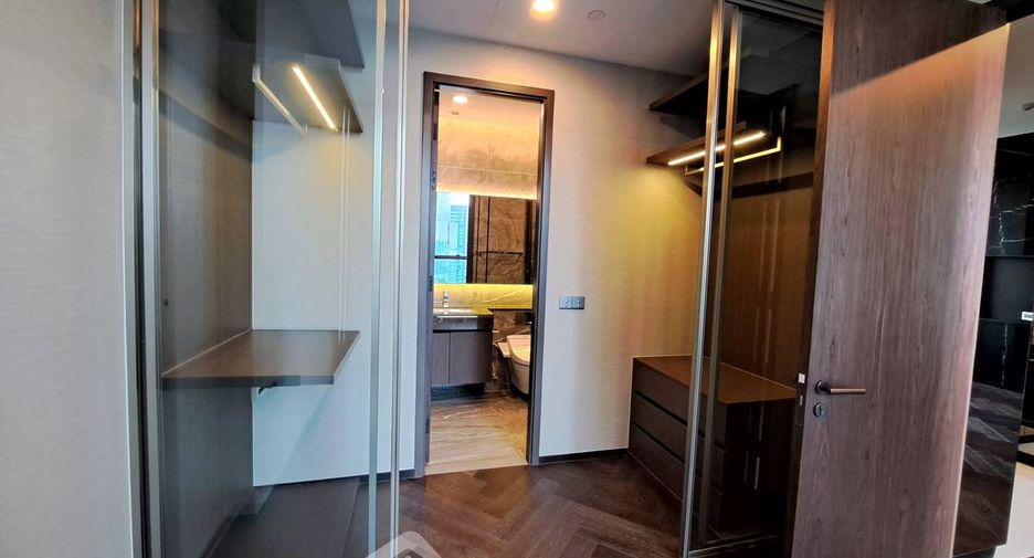 For sale 1 bed condo in Khlong Toei, Bangkok