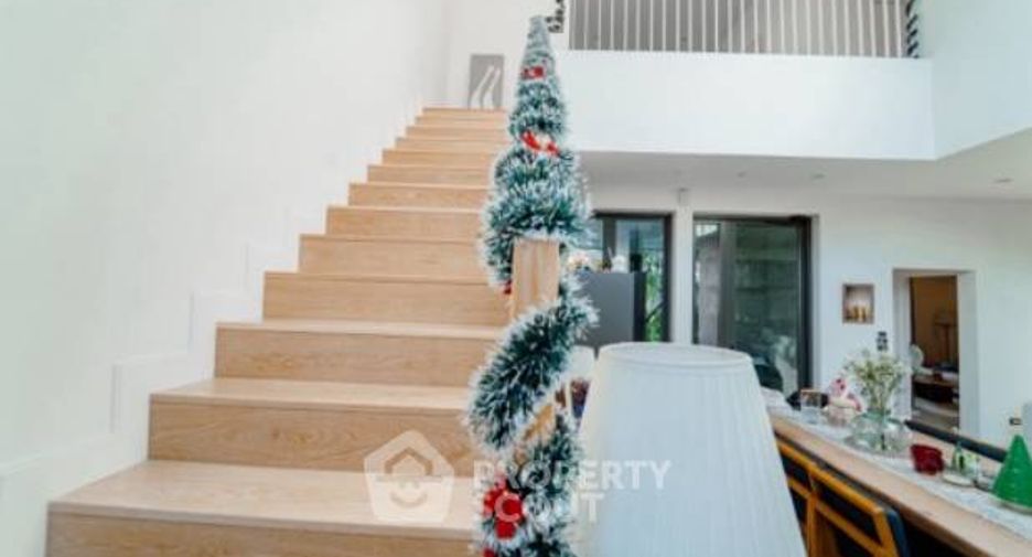 For sale 4 bedrooms house in Bang Kapi, Bangkok