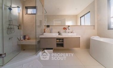 For sale 4 bedrooms house in Bang Kapi, Bangkok