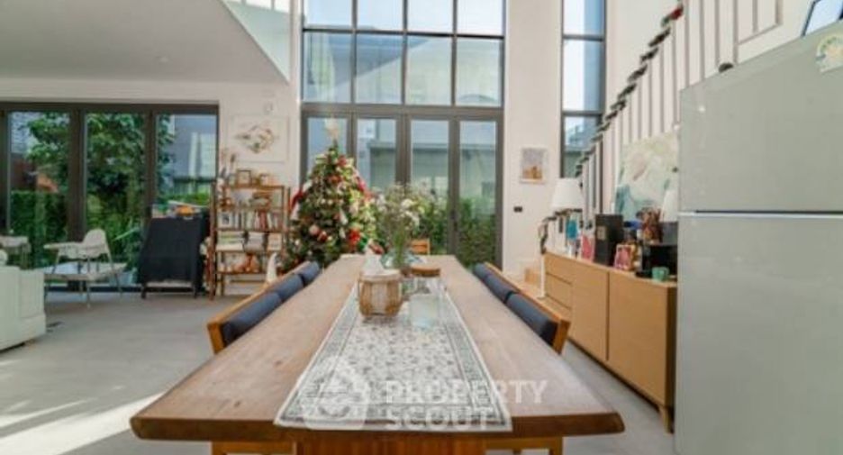 For sale 4 bedrooms house in Bang Kapi, Bangkok