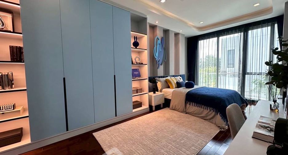 For sale 4 bedrooms house in Bang Kapi, Bangkok