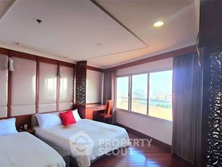 For sale 3 bedrooms condo in Bang Phlat, Bangkok
