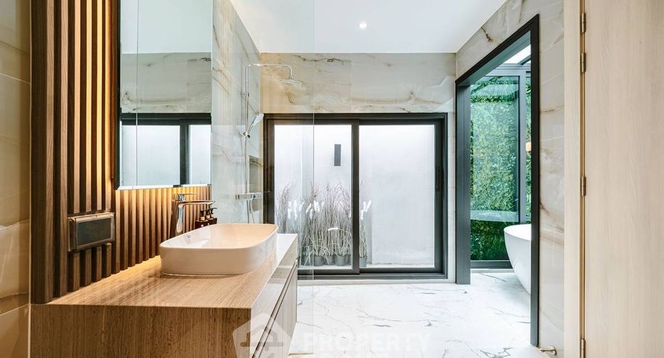 For rent and for sale 8 bedrooms villa in Jomtien, Pattaya
