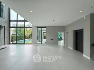 For sale 5 bedrooms house in Saphan Sung, Bangkok