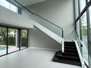 For sale 5 bedrooms house in Saphan Sung, Bangkok