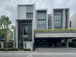 For sale 5 bedrooms house in Saphan Sung, Bangkok