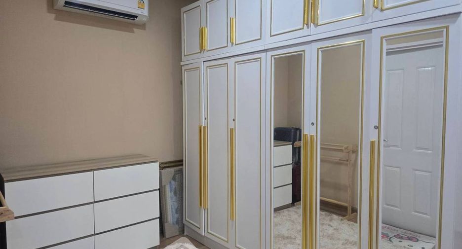 For rent and for sale 4 bedrooms townhouse in Bang Khae, Bangkok