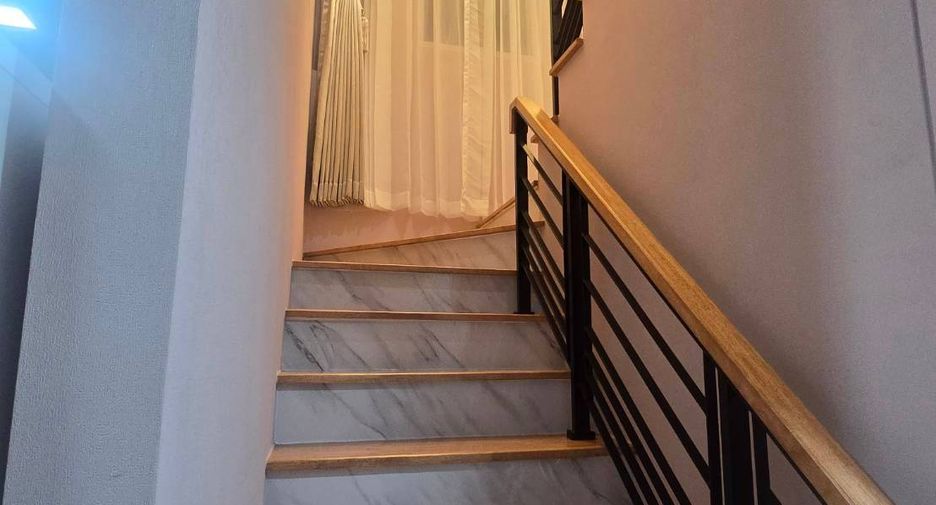 For rent and for sale 4 bedrooms townhouse in Bang Khae, Bangkok