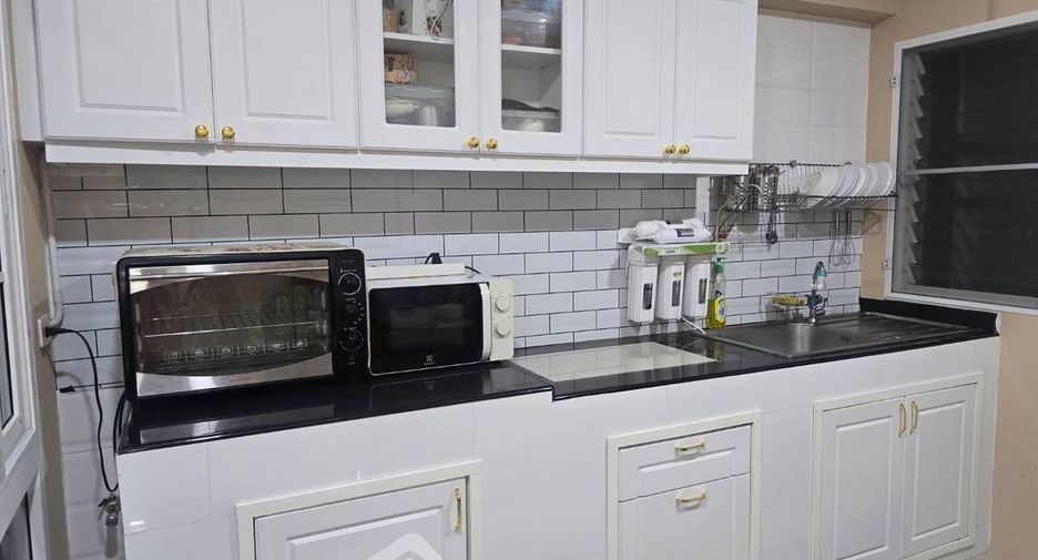 For rent and for sale 4 bedrooms townhouse in Bang Khae, Bangkok