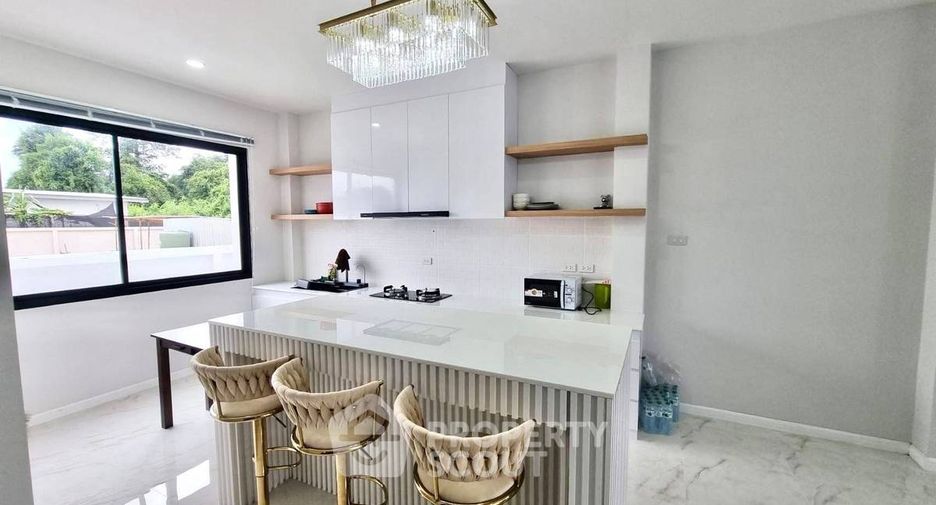 Villa en alquiler y en venta de 4 habitaciones en Jomtien, Pattaya