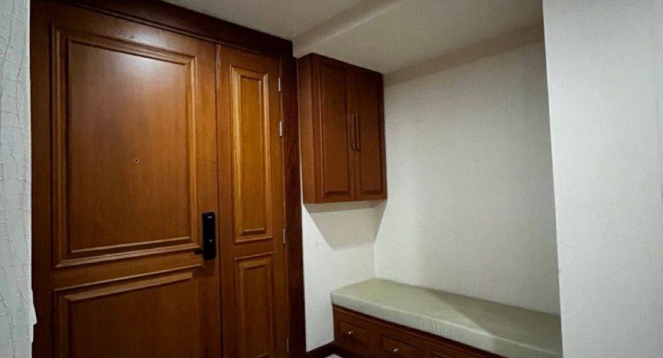 For rent and for sale 4 bedrooms condo in Dusit, Bangkok