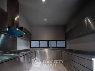 For sale 4 bedrooms villa in Don Mueang, Bangkok