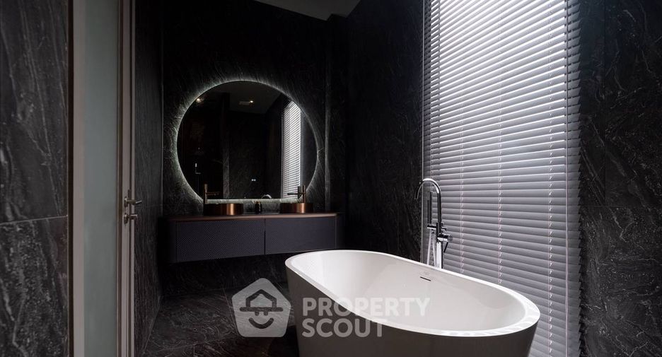 For sale 4 bedrooms villa in Don Mueang, Bangkok