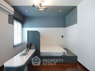 Haus zur Miete und zum Kauf mit 5 Zimmer in Lat Krabang, Bangkok