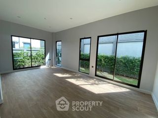 For sale 6 bedrooms house in Taling Chan, Bangkok