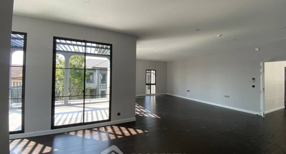 For sale 6 bedrooms house in Taling Chan, Bangkok