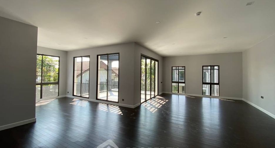 For sale 6 bedrooms house in Taling Chan, Bangkok