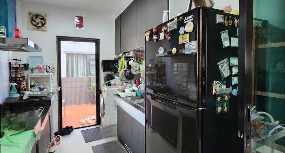 For sale 4 bedrooms house in Lat Krabang, Bangkok