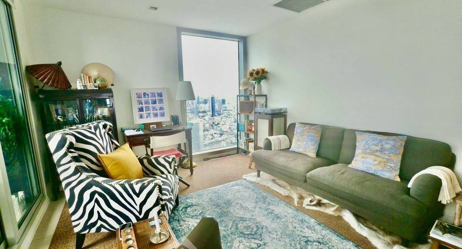 For sale 3 ベッドルーム condo in Sathon, Bangkok