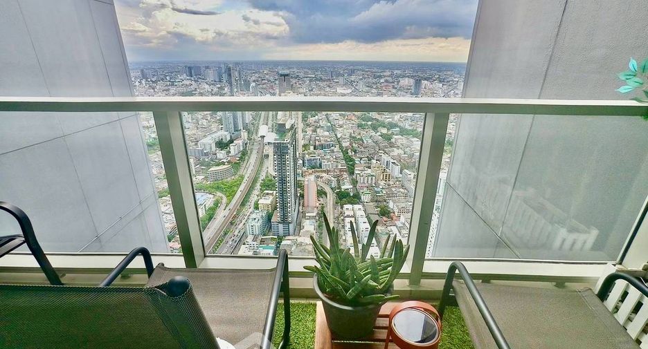 For sale 3 ベッドルーム condo in Sathon, Bangkok