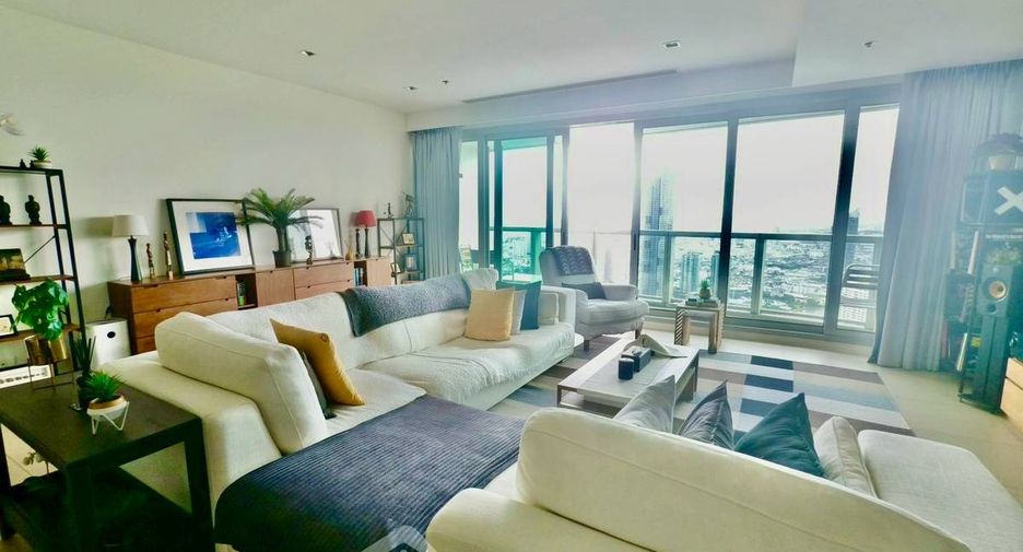 For sale 3 ベッドルーム condo in Sathon, Bangkok