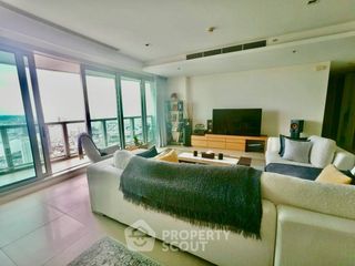 For sale 3 bedrooms condo in Sathon, Bangkok