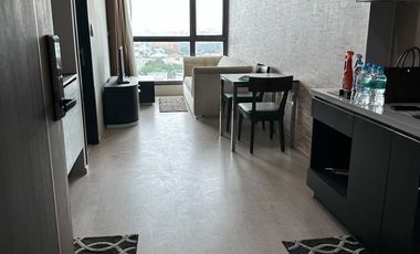 For sale 1 bed condo in Khlong Toei, Bangkok