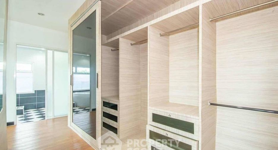 Casa en alquiler y en venta de 4 habitaciones en Sattahip, Chonburi