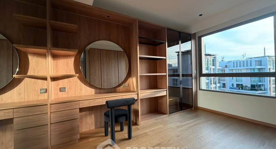 For sale 4 bedrooms condo in Yan Nawa, Bangkok