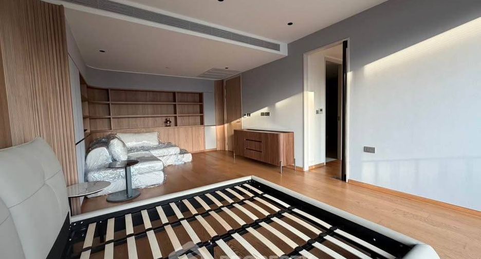 For sale 4 bedrooms condo in Yan Nawa, Bangkok
