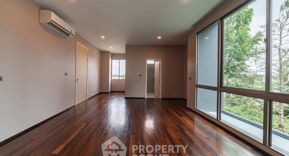 For sale 6 bedrooms house in Saphan Sung, Bangkok
