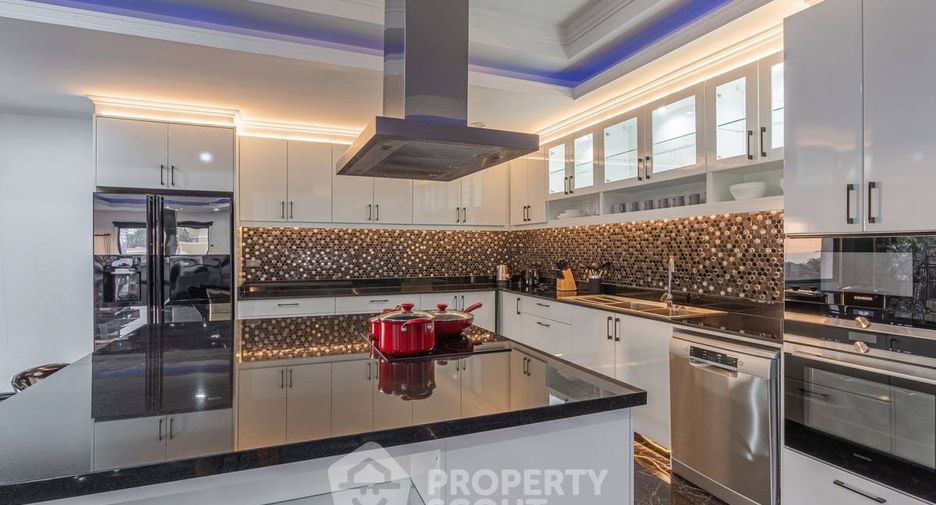 For sale 3 bedrooms condo in Pratumnak, Pattaya
