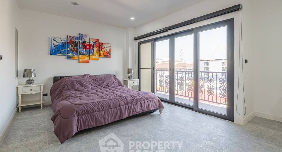 For sale 3 bedrooms condo in Pratumnak, Pattaya