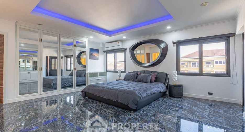 For sale 3 bedrooms condo in Pratumnak, Pattaya