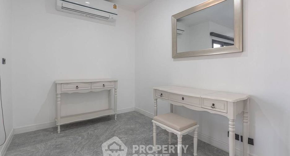 For sale 3 bedrooms condo in Pratumnak, Pattaya
