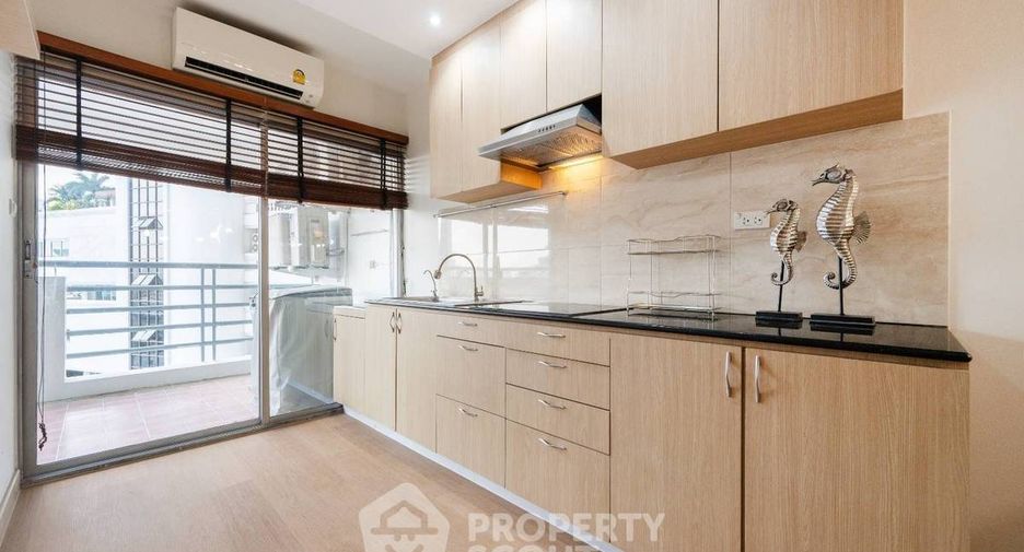 For sale 2 bedrooms condo in Khlong Toei, Bangkok