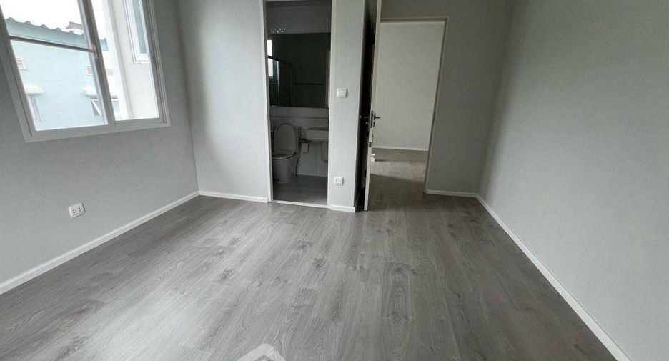 For sale 4 bedrooms house in Prawet, Bangkok