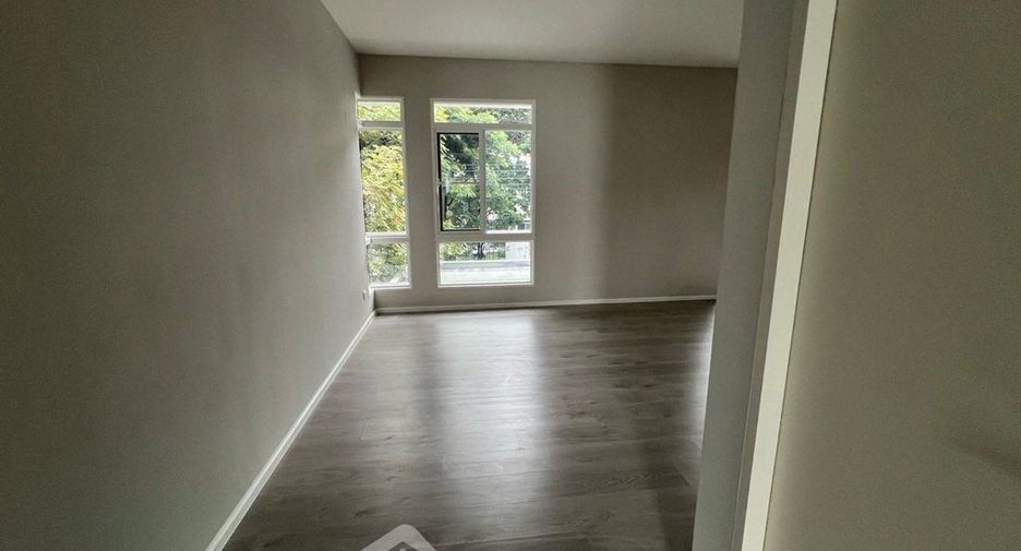 For sale 4 bedrooms house in Prawet, Bangkok