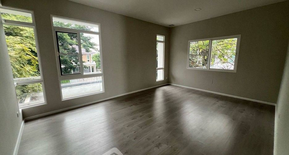 For sale 4 bedrooms house in Prawet, Bangkok