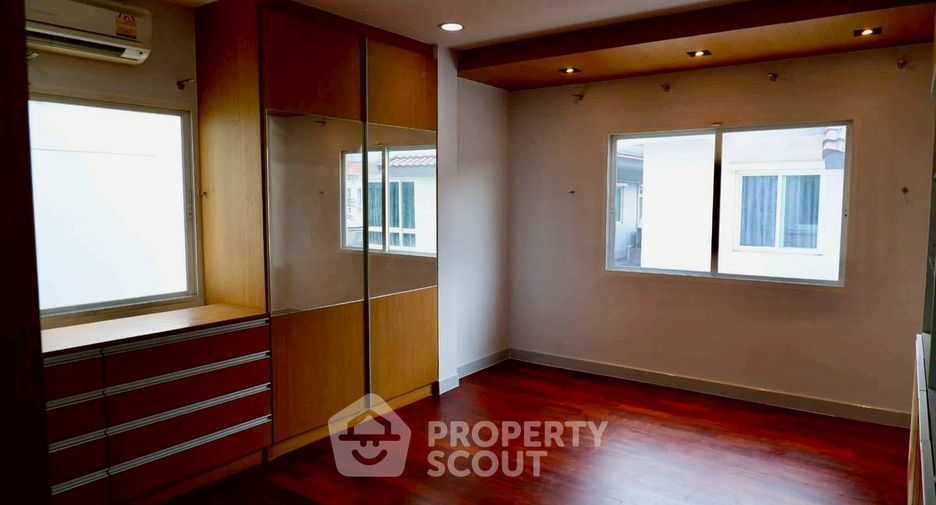 Casa en venta de 5 habitaciones en Saphan Sung, Bangkok