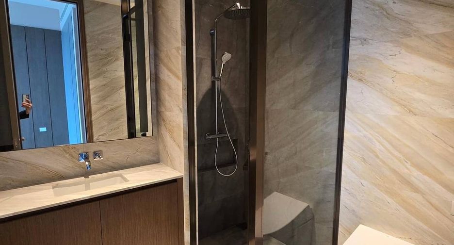 For sale 2 bedrooms condo in Pathum Wan, Bangkok