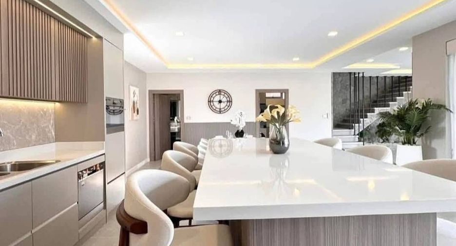 À vendre 7 chambres villa à Huay Yai, Pattaya