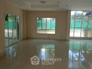 For sale 4 bedrooms house in Bang Khun Thian, Bangkok