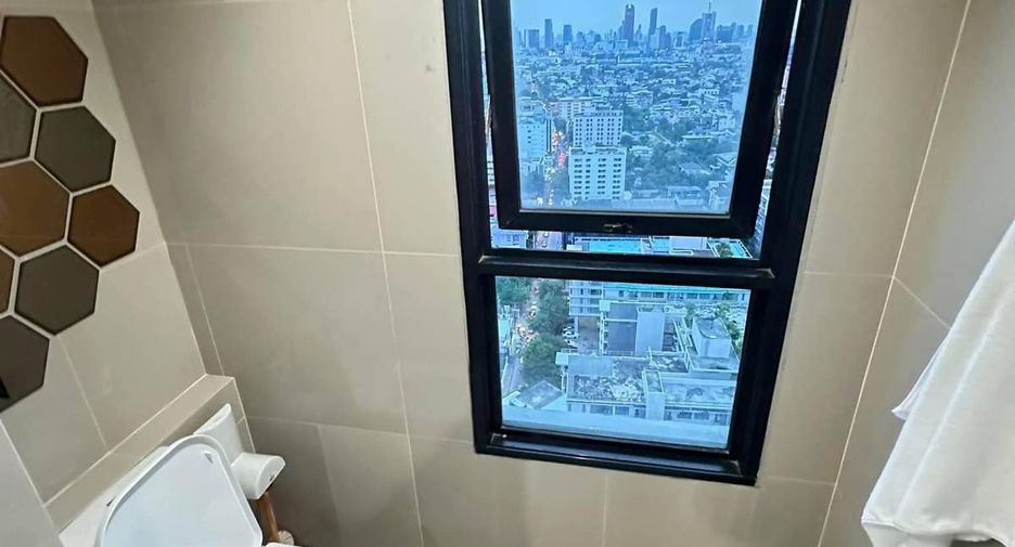 For sale 2 bedrooms condo in Huai Khwang, Bangkok